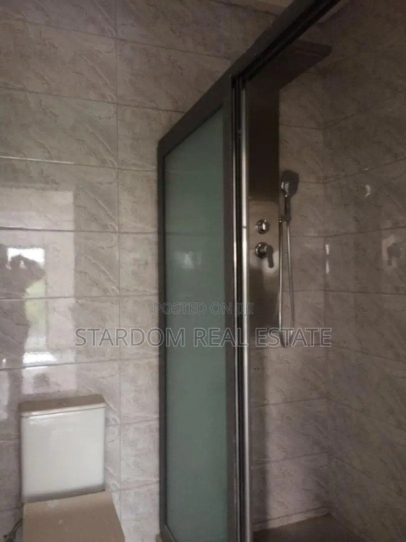 4bdrm Duplex in East Legon for sale