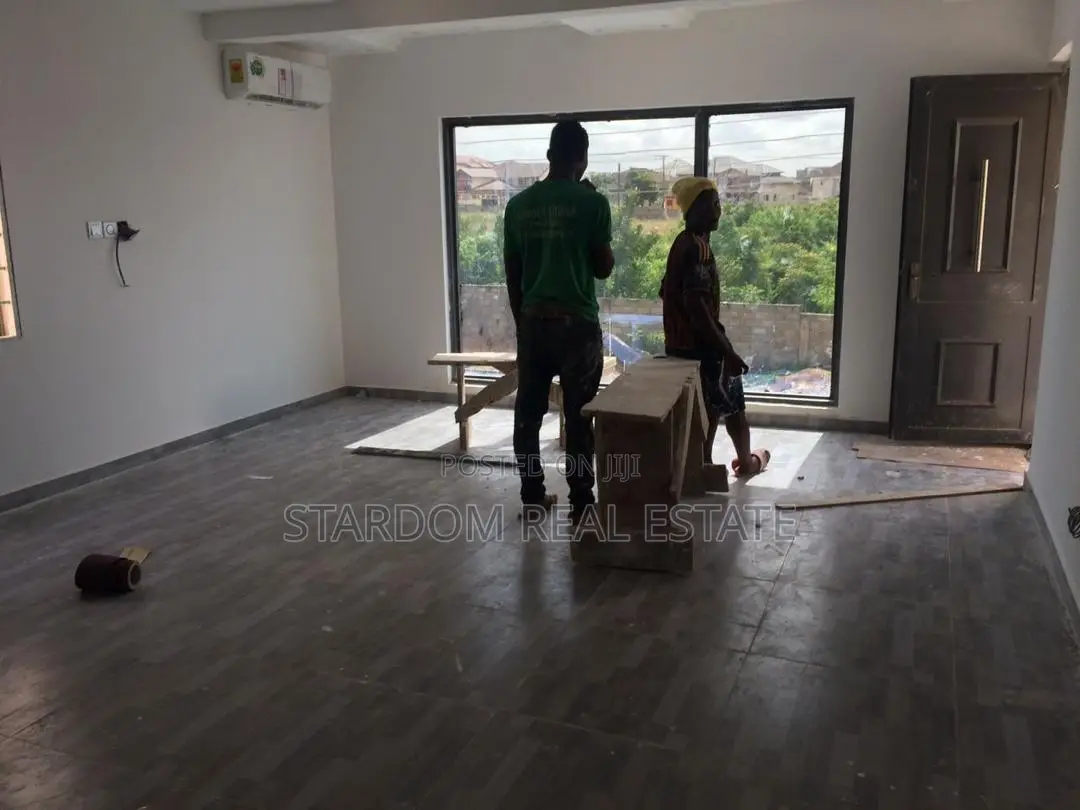 4bdrm Duplex in East Legon for sale
