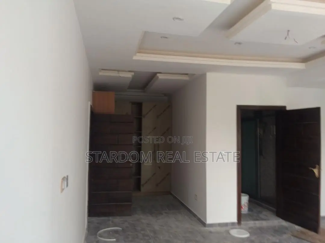 4bdrm Duplex in East Legon for sale