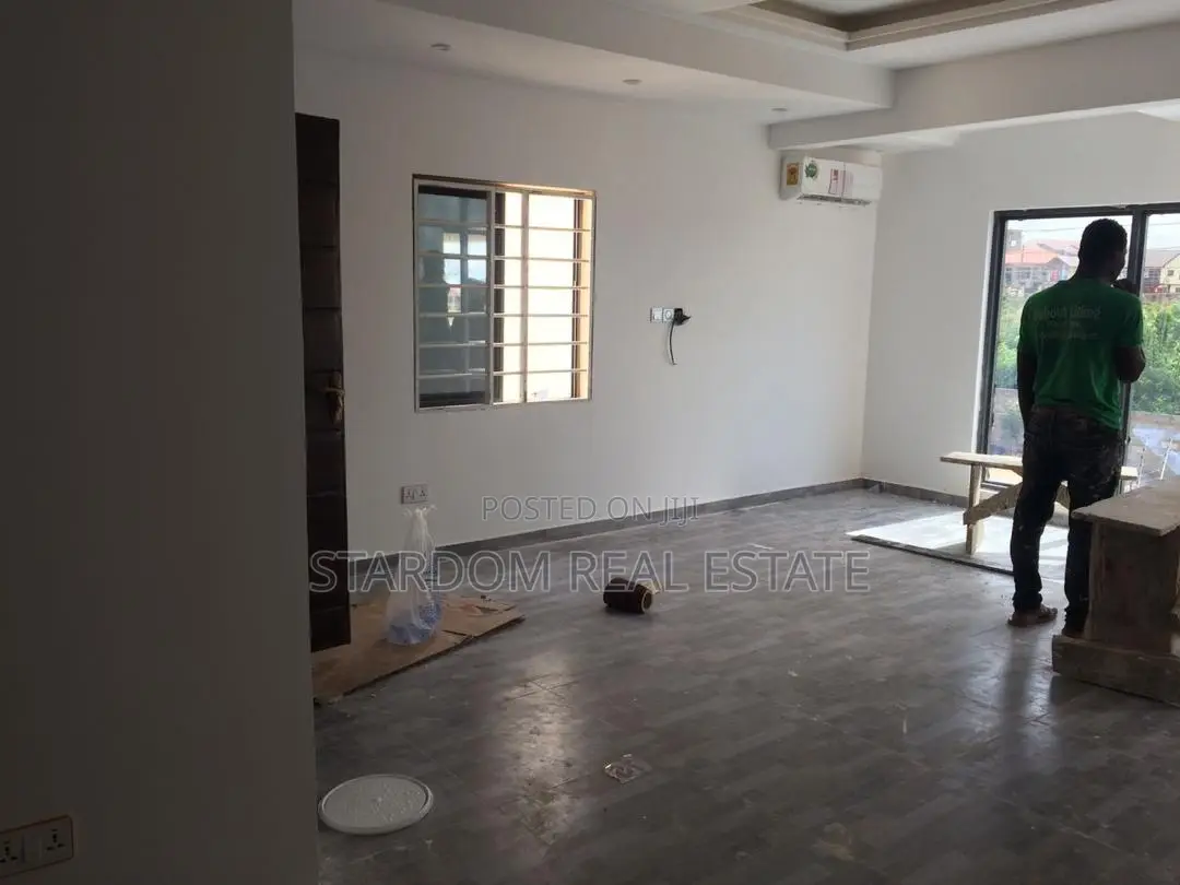 4bdrm Duplex in East Legon for sale