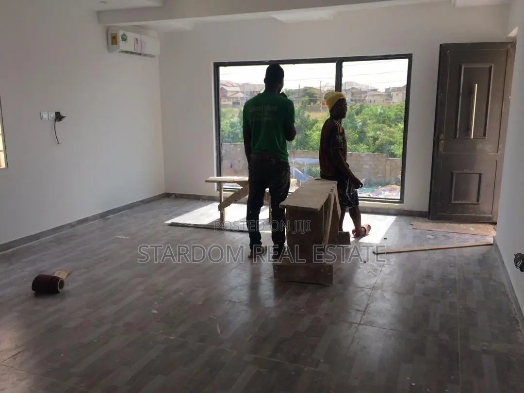 4bdrm Duplex in East Legon for sale