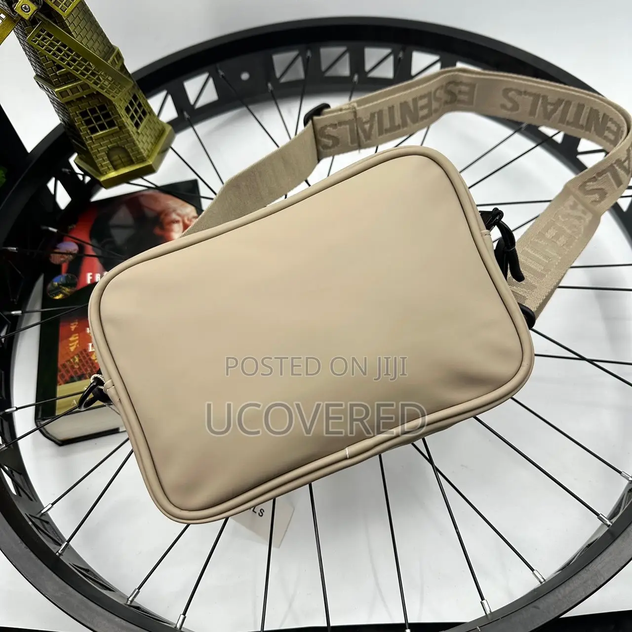 Essential Leather Side/Shoulder Bag