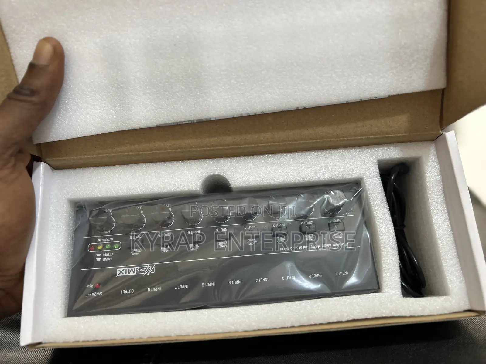 8 Channel Stereo Mixer
