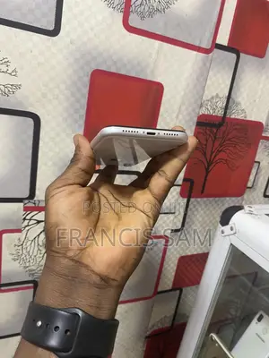 Apple iPhone XR 64 GB White