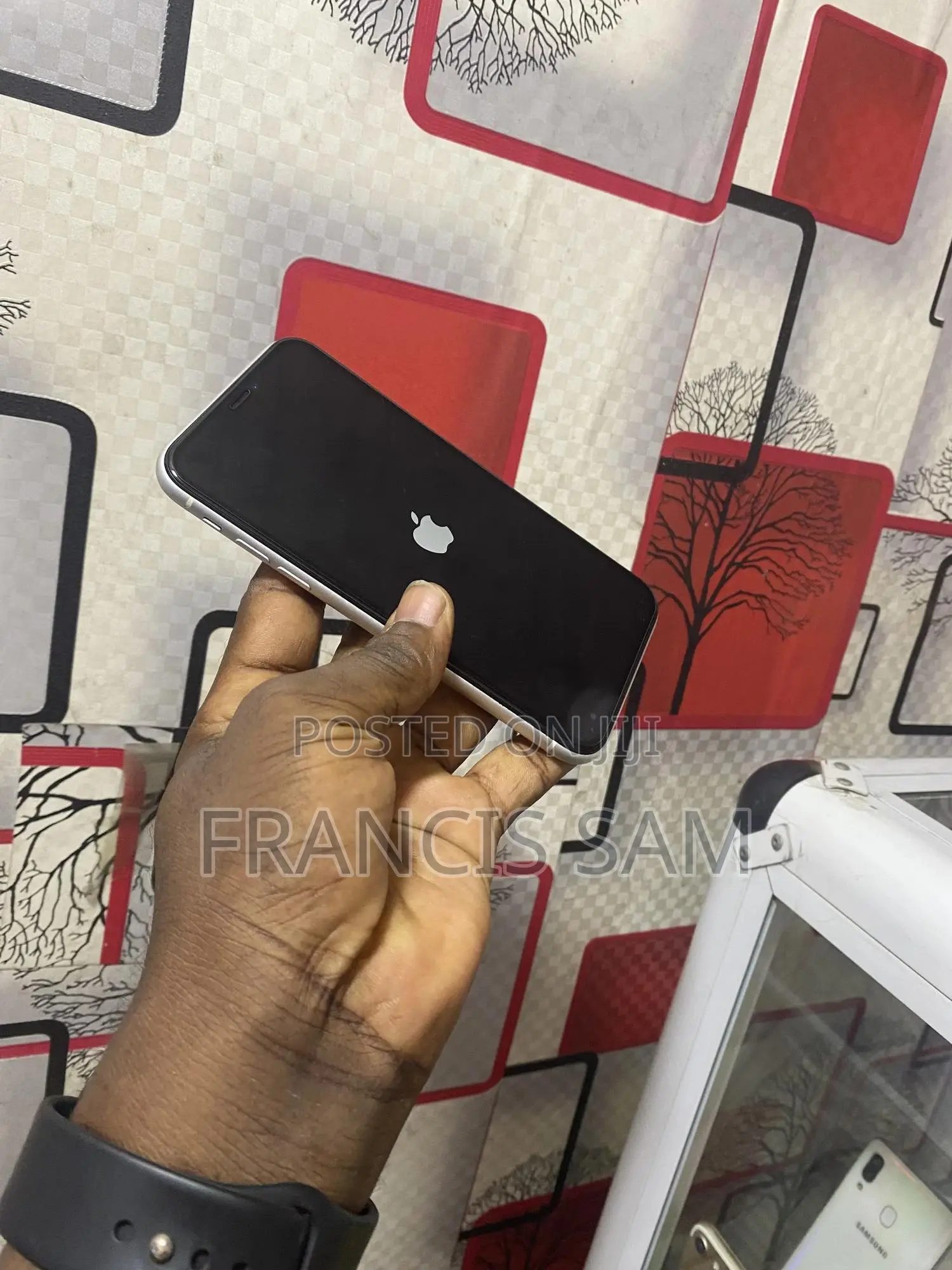 Apple iPhone XR 64 GB White