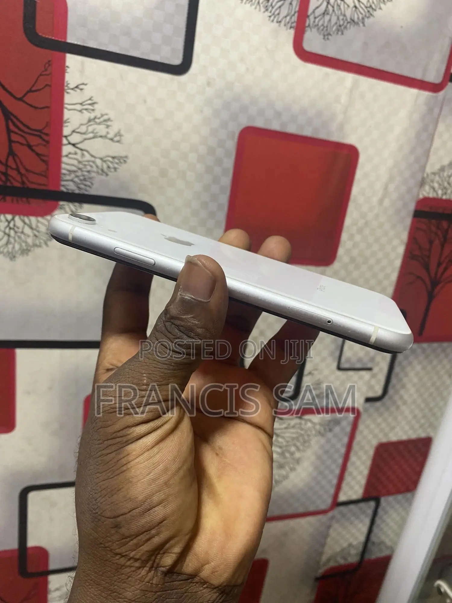 Apple iPhone XR 64 GB White