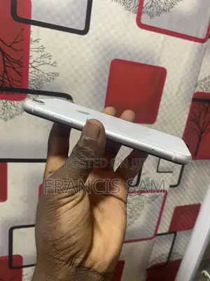 Apple iPhone XR 64 GB White