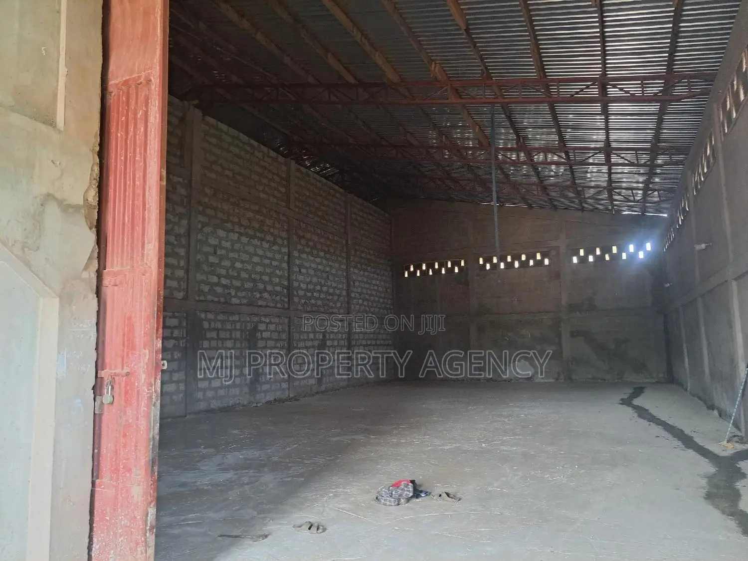 400 SQM Roadside Warehouse