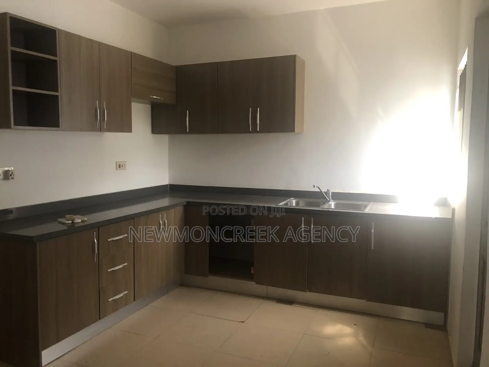3bdrm Bungalow in Devtraco Estatesc25, Accra Metropolitan for sale