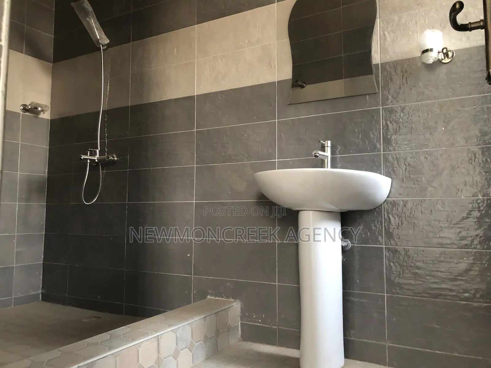 2bdrm Apartment in Oyarifa To Aburi, Accra Metropolitan for sale