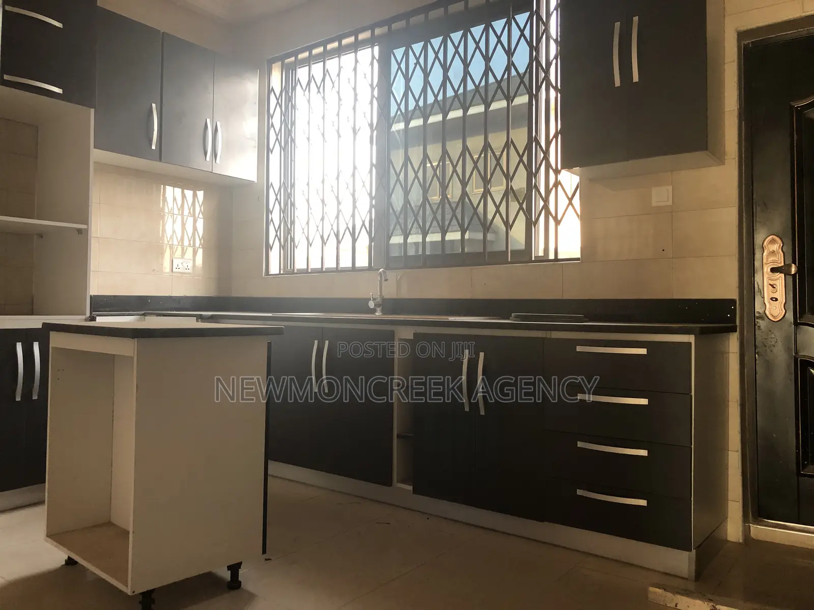 2bdrm Apartment in Oyarifa To Aburi, Accra Metropolitan for sale