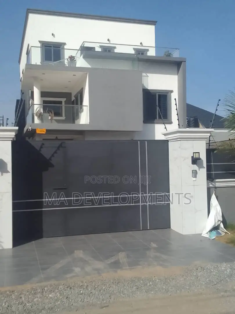 5bdrm House in Ma Developments, Achimota for sale