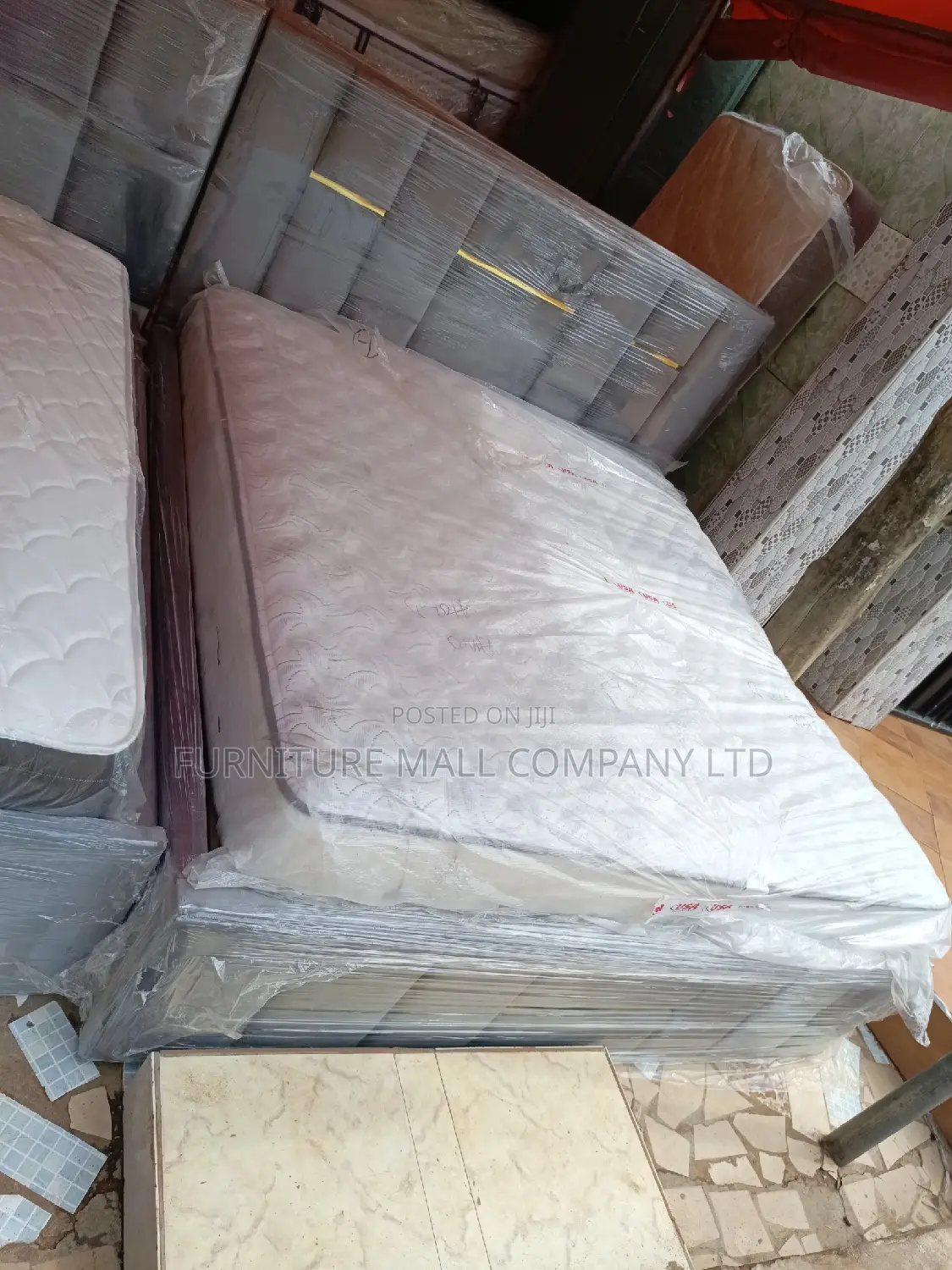 Classical King Size Bed With Memory Foam Mattress 