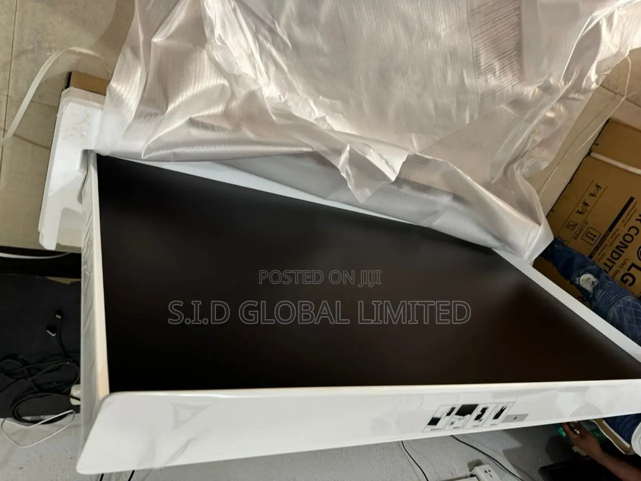 Opt Awesome Samsung QA65LS01BAUXZN QLED Television 65inch