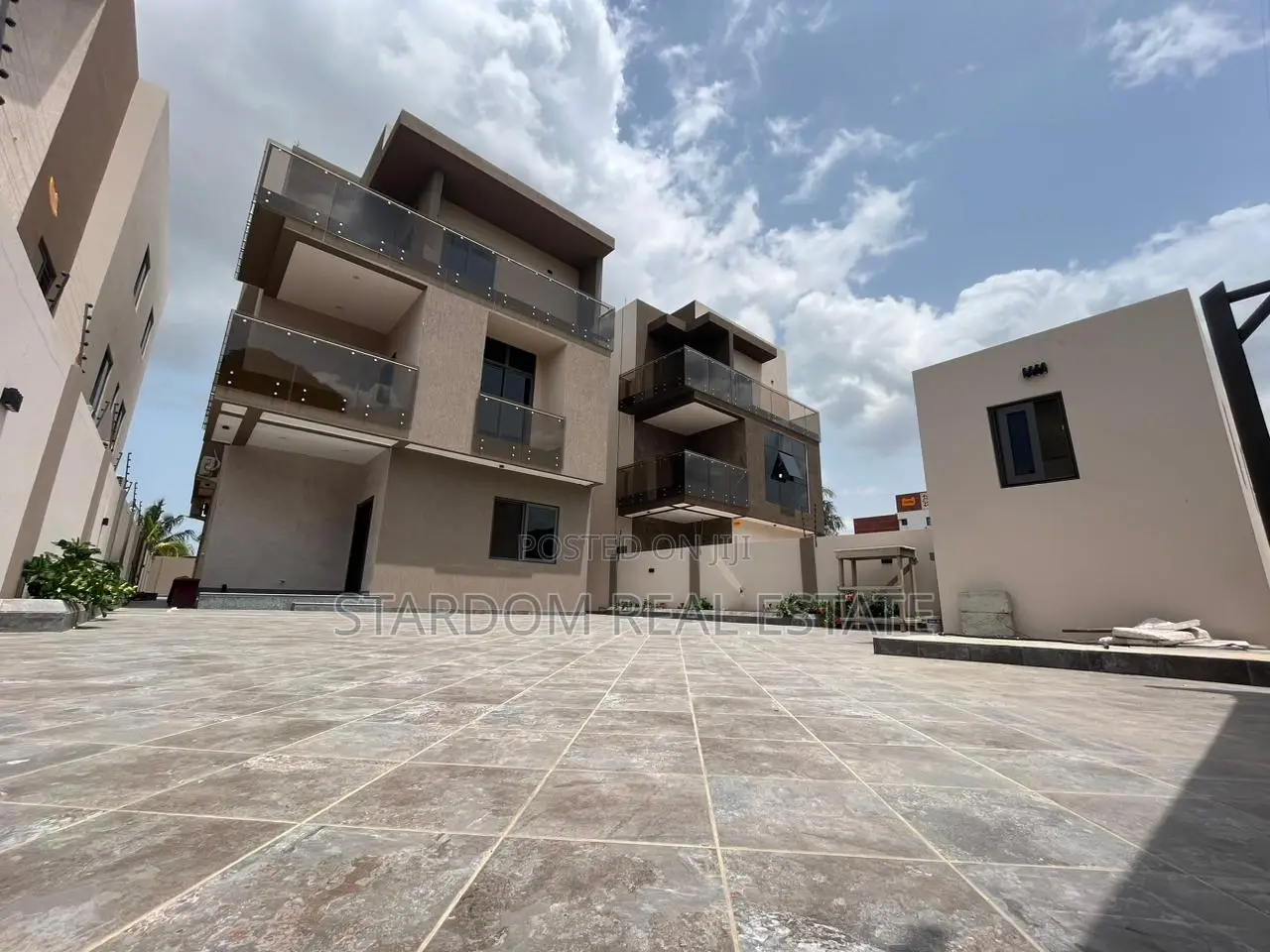 5bdrm Duplex in East Legon for rent