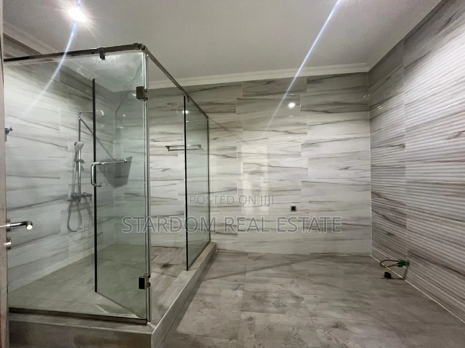 5bdrm Duplex in East Legon for rent