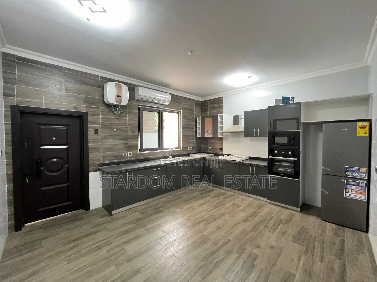 5bdrm Duplex in East Legon for rent