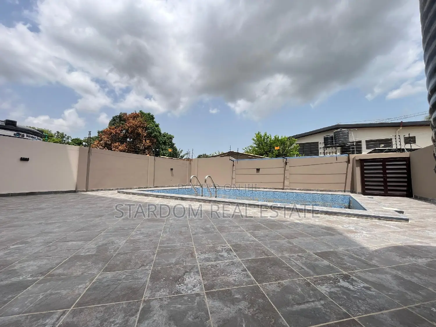 5bdrm Duplex in East Legon for rent