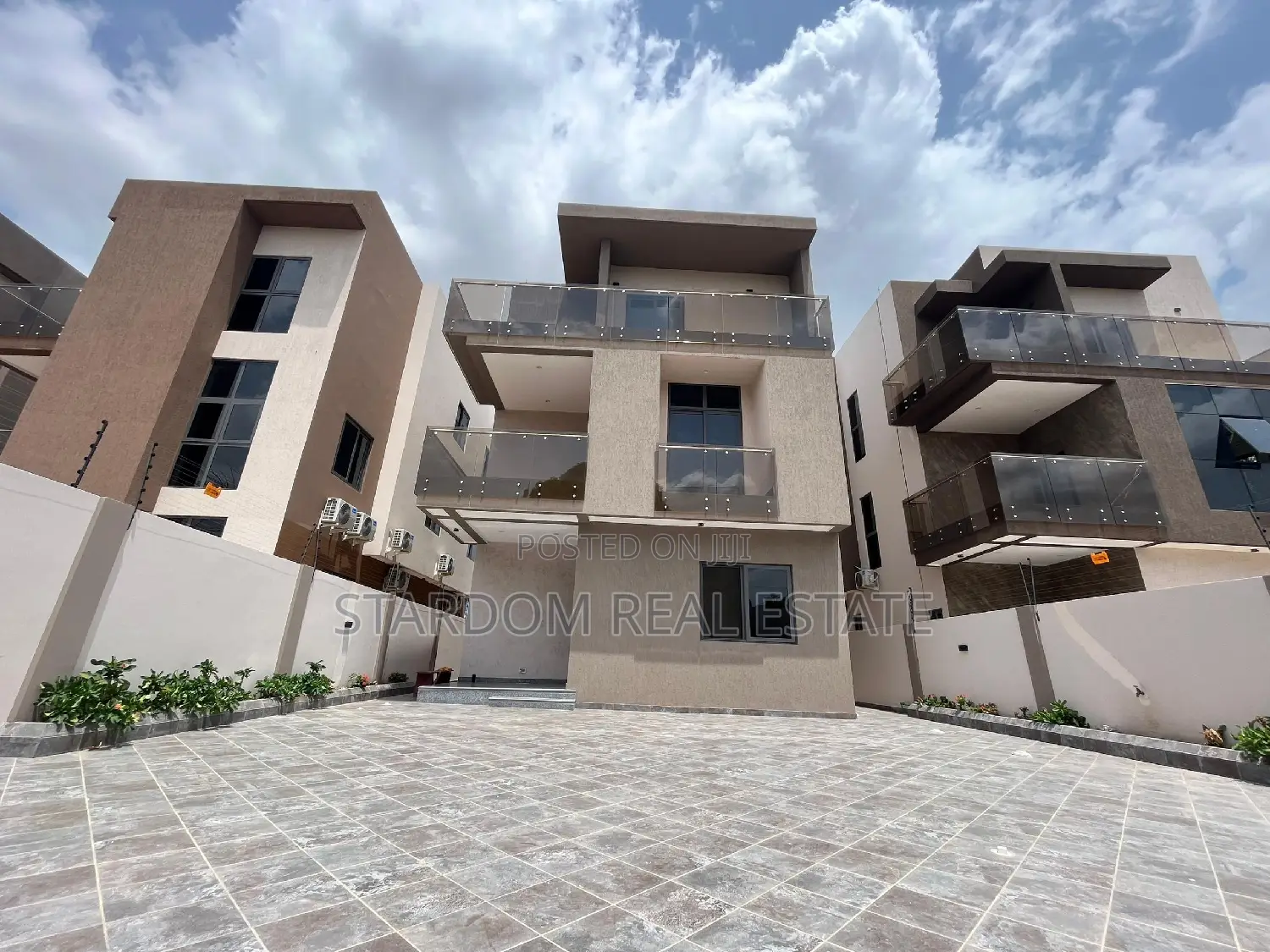 5bdrm Duplex in East Legon for rent
