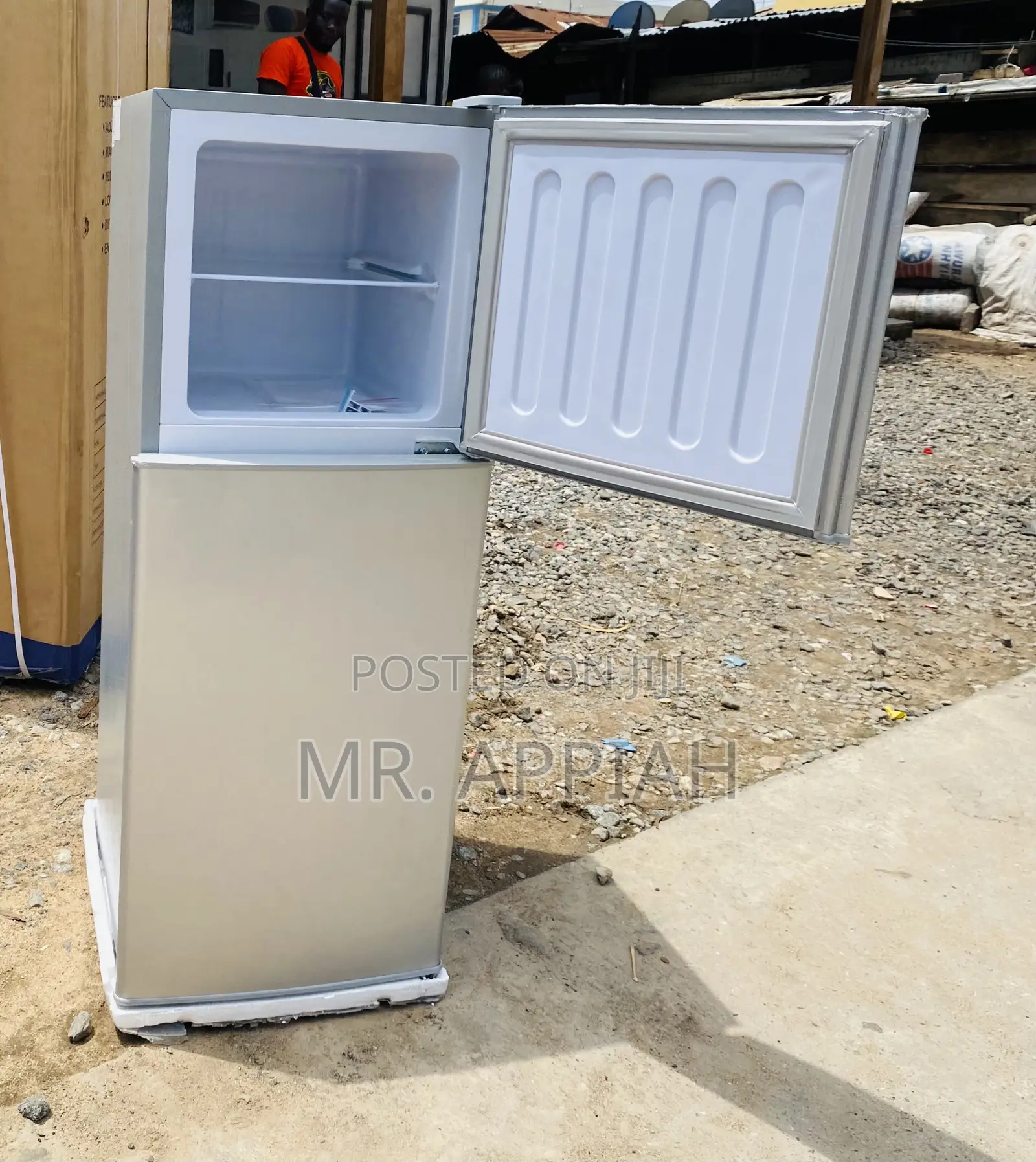 Elegant Gray Nasco Nasf2-13 Fl Top Freezer Electric Fridge.