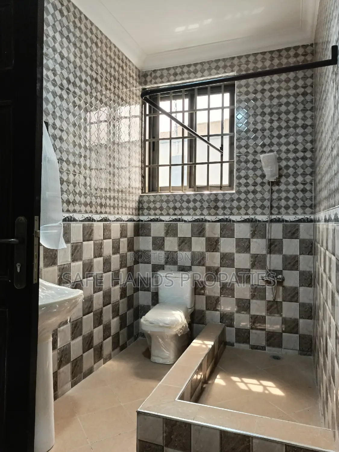 4bdrm House in West Trasacco, Accra Metropolitan for rent