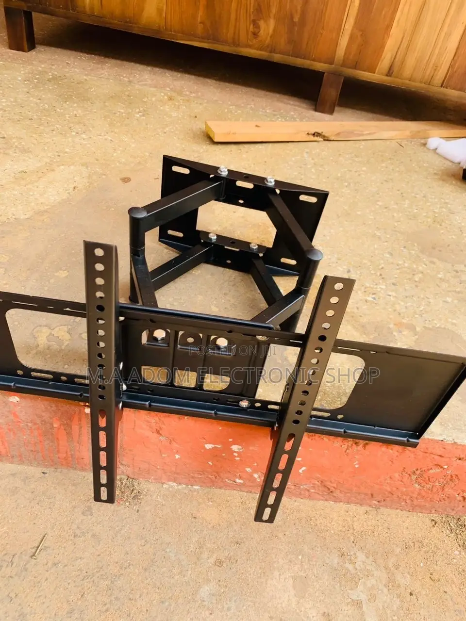 High Quality Corner Wall Mount for Tv Between 32”-80”Inch.
