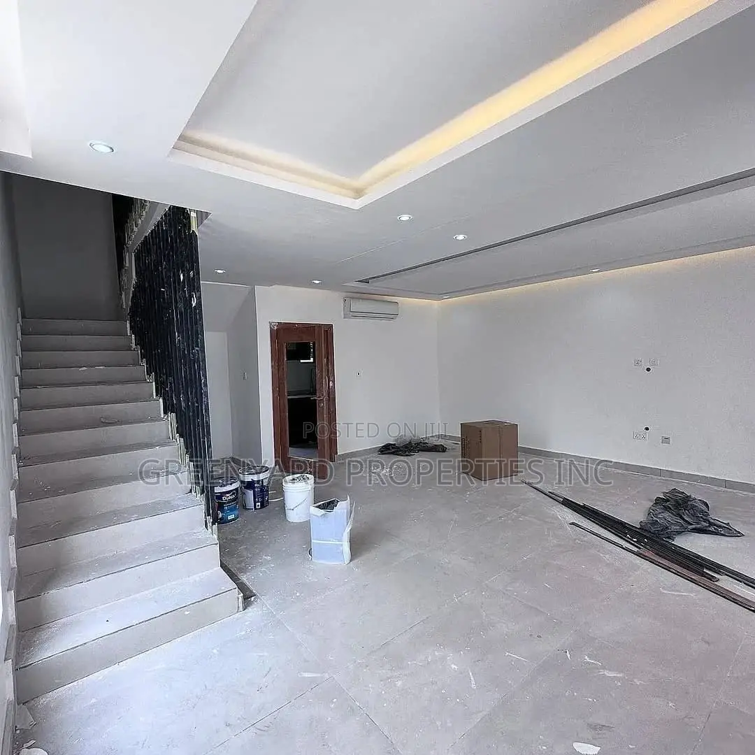 2bdrm Townhouse/Terrace in Ashaley Botwe for sale