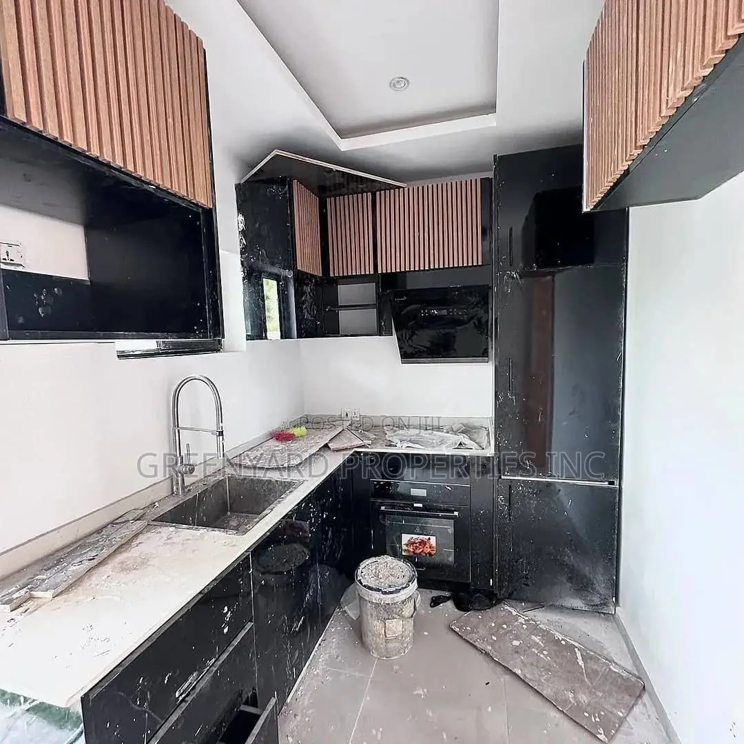 2bdrm Townhouse/Terrace in Ashaley Botwe for sale