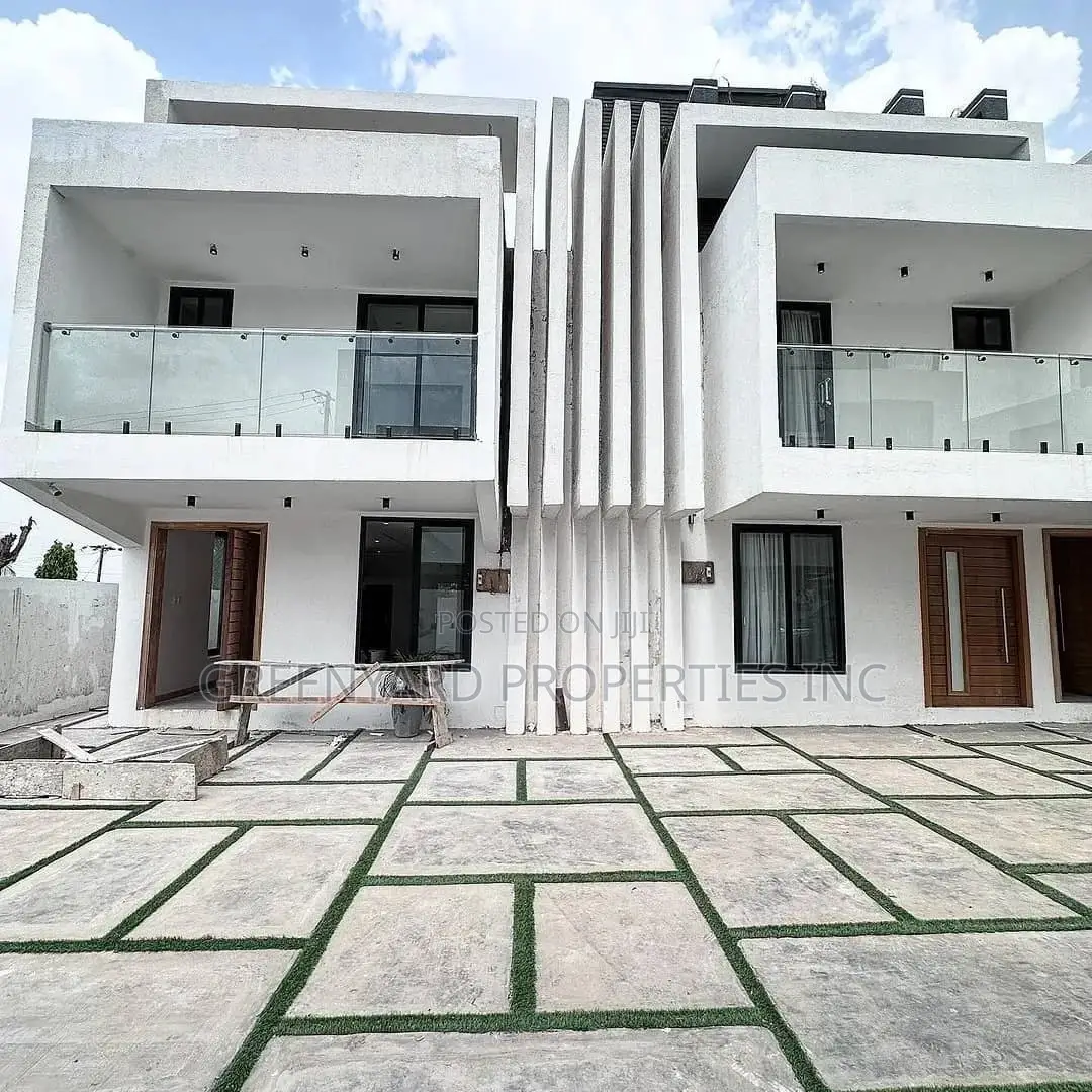 2bdrm Townhouse/Terrace in Ashaley Botwe for sale