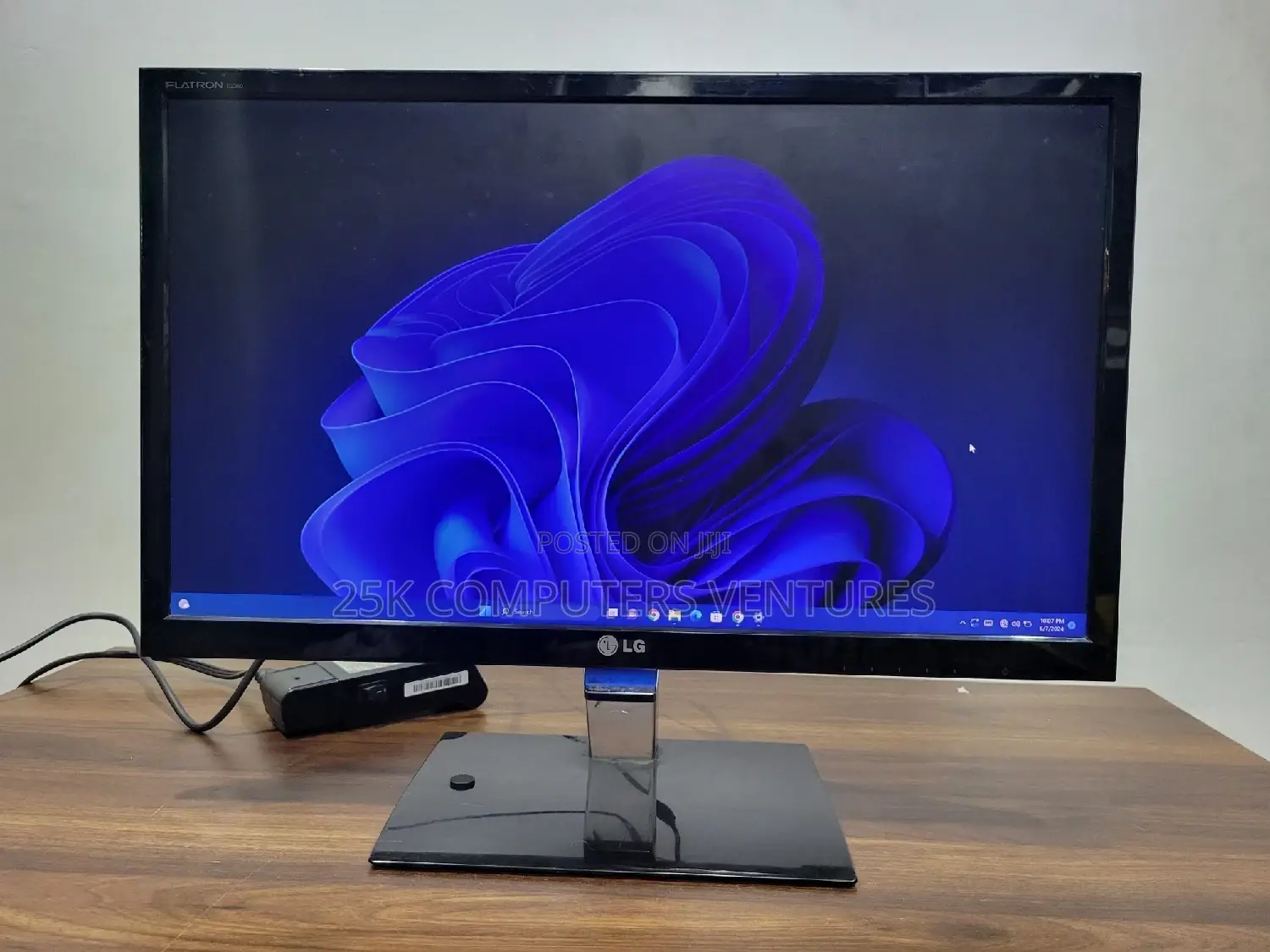 Lg E2360v-Pn 23" Full Hd Led Monitor (1920×1080, 5 Ms, Hdmi/Dvi/Vga,