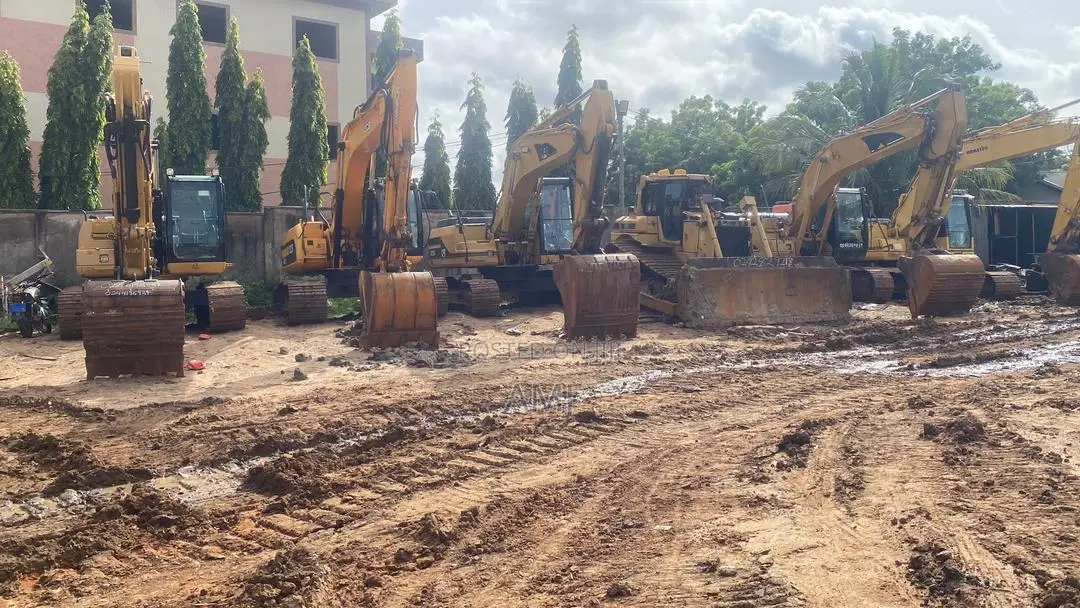 Excavator and Other Heavy-Duty Machines for Rent
