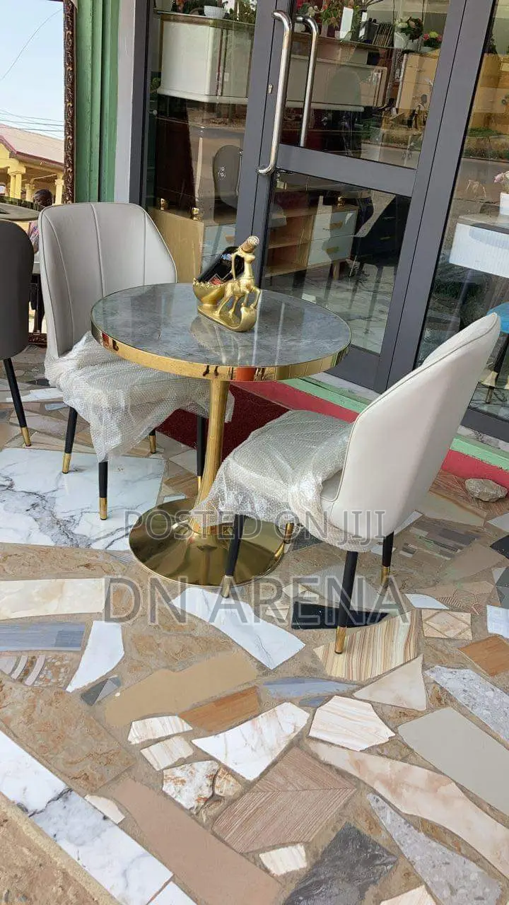 2 Seater Dinning Table With Two Chairs