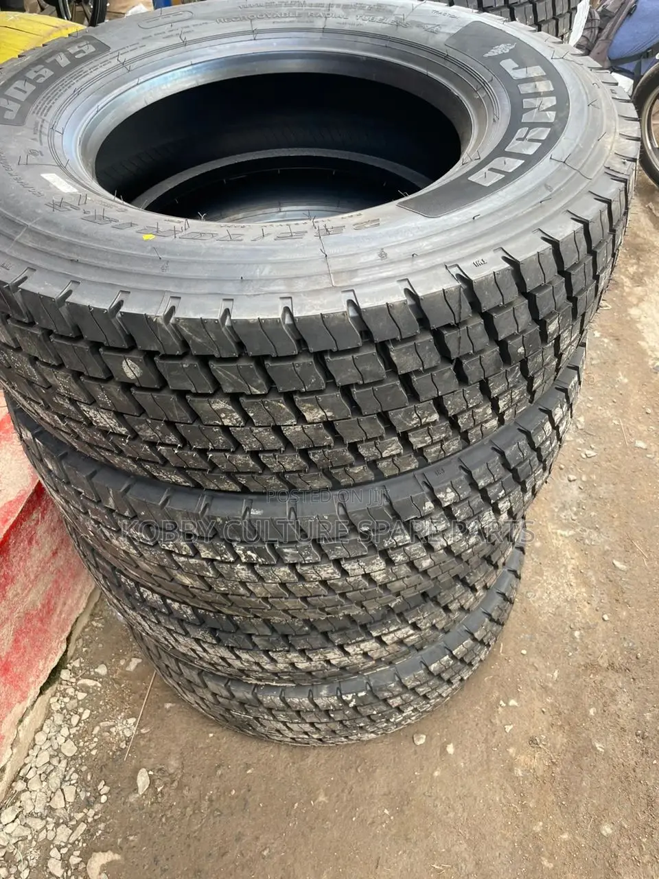 Original Rough Tyres 285/70 R19.5 for Kia Rhino