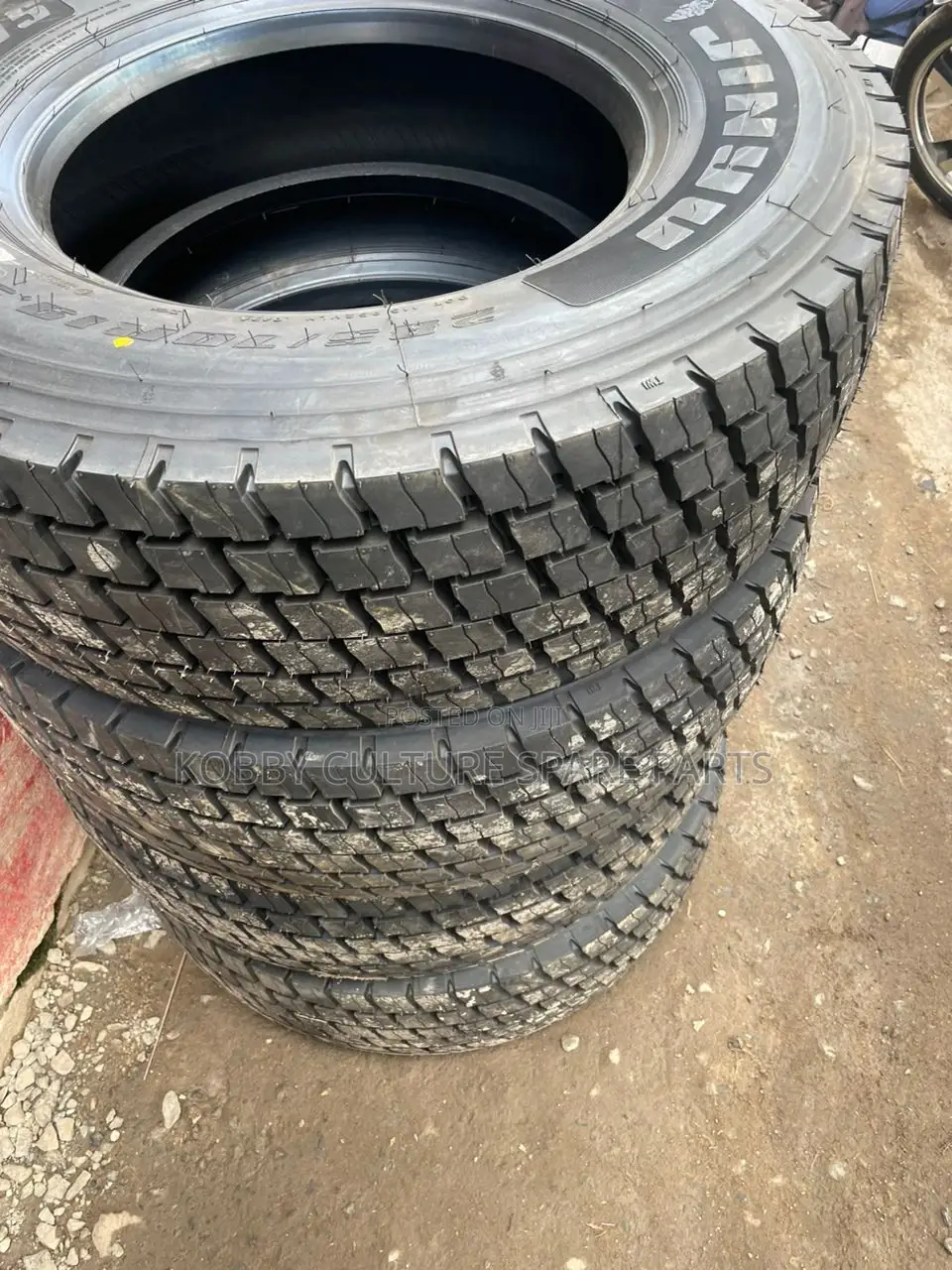 Original Rough Tyres 285/70 R19.5 for Kia Rhino