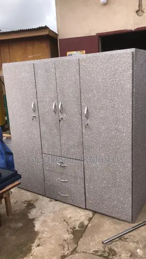 Tripper Wardrobe With Lockers