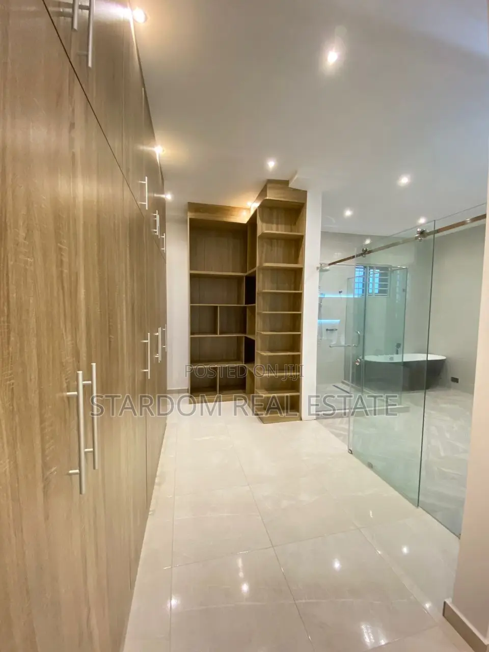 4bdrm Duplex in East Legon for sale