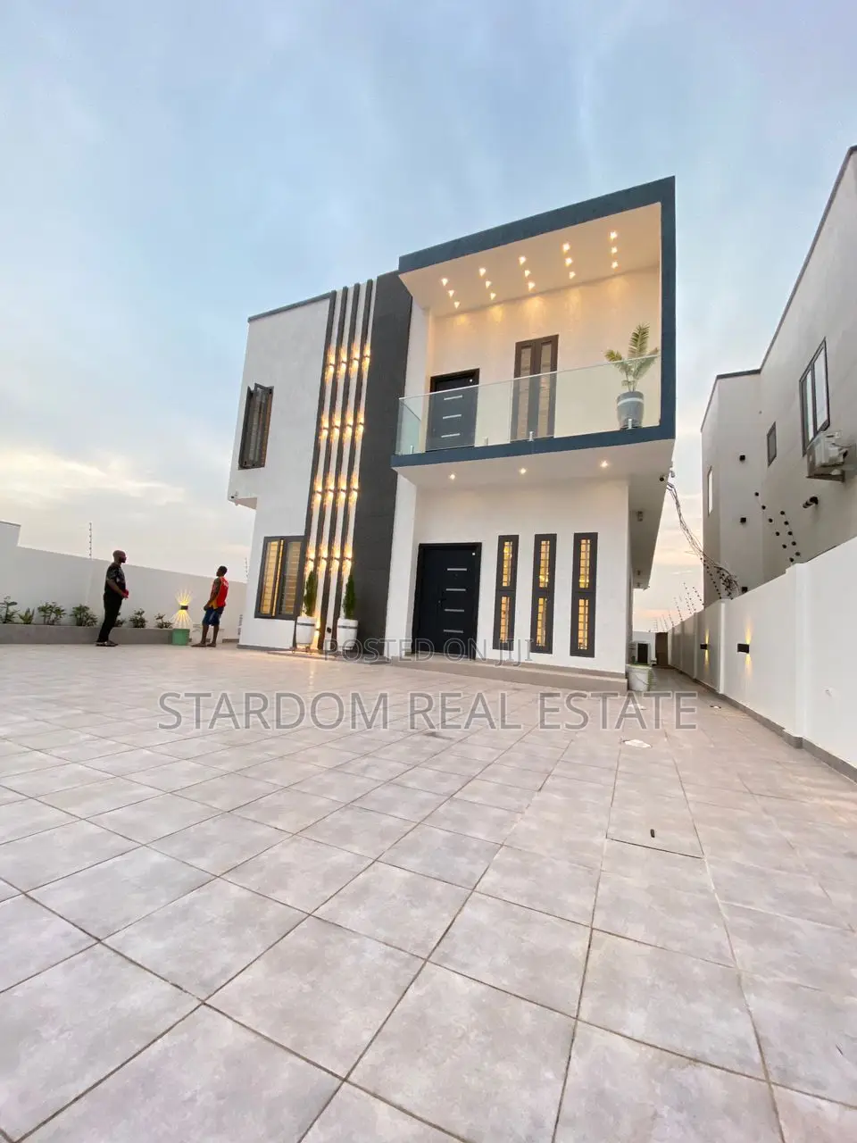 4bdrm Duplex in East Legon for sale