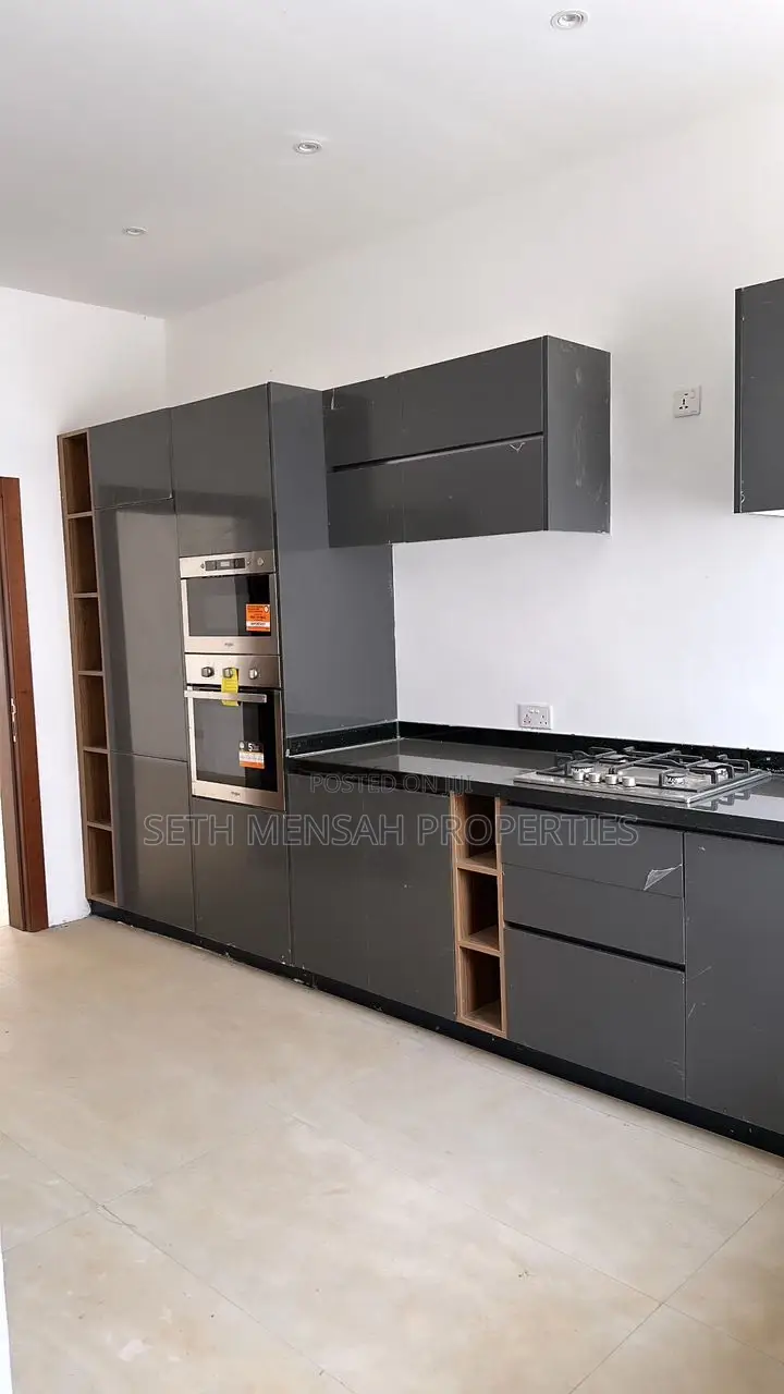 4bdrm Apartment in Accra, Tseaddo for sale