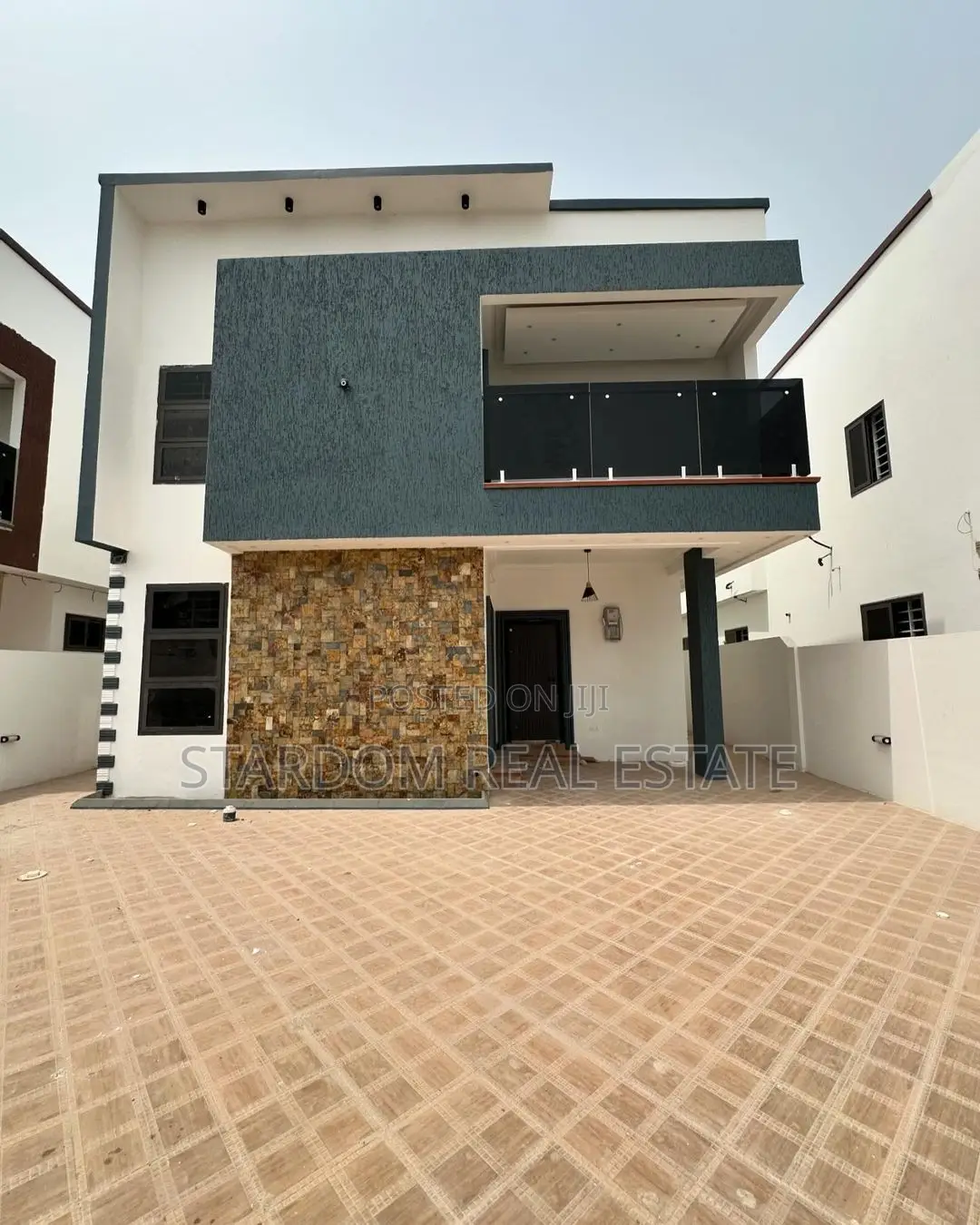 4bdrm Duplex in Spintex for sale