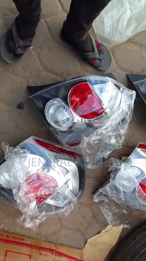 Pontiac Vibe 2009,2010,2011,2012,2013,2015 Tail Light Pair.