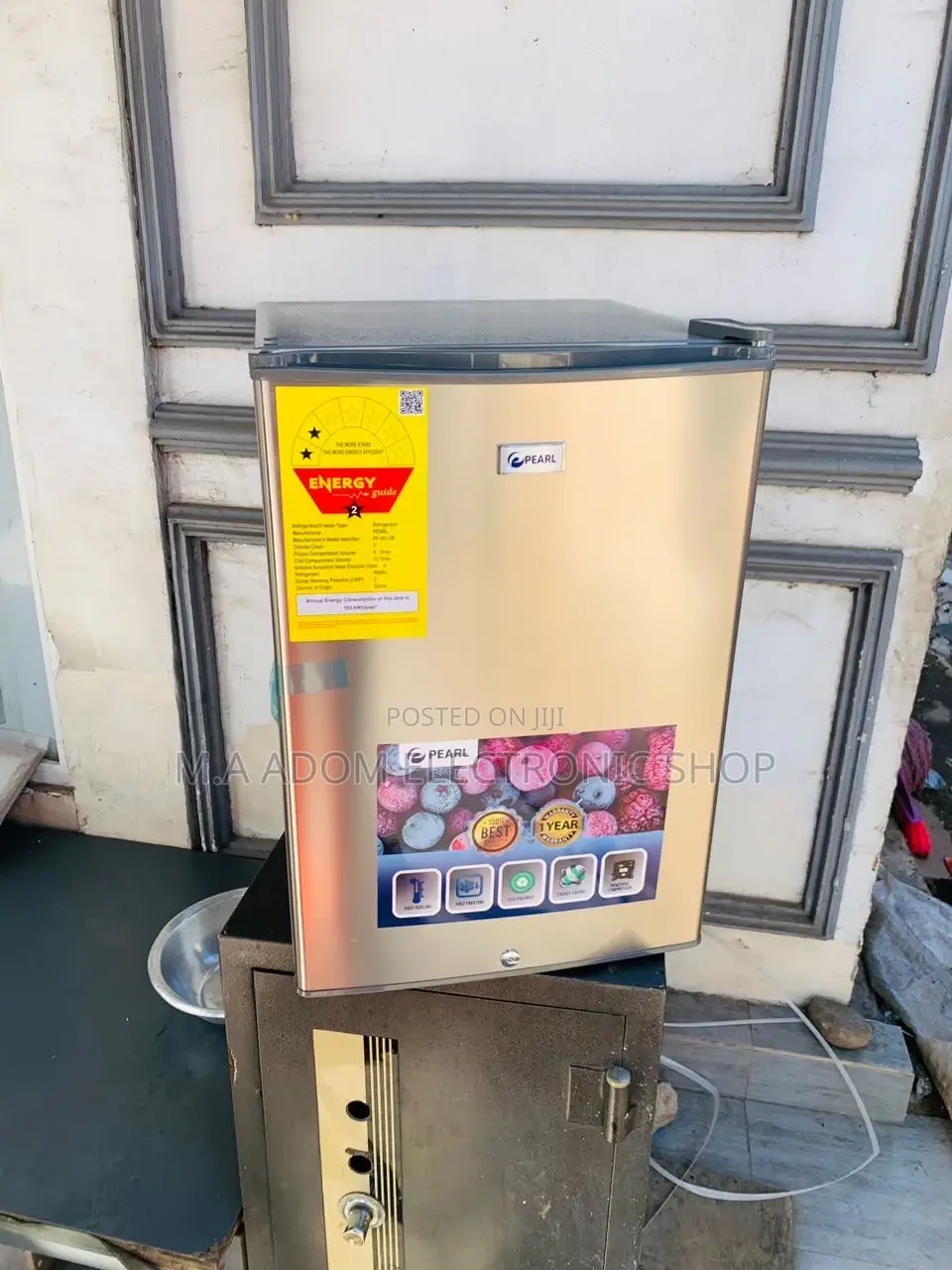Classic Design Pearl 72L Bedside Refrigerator Pf-091-28.