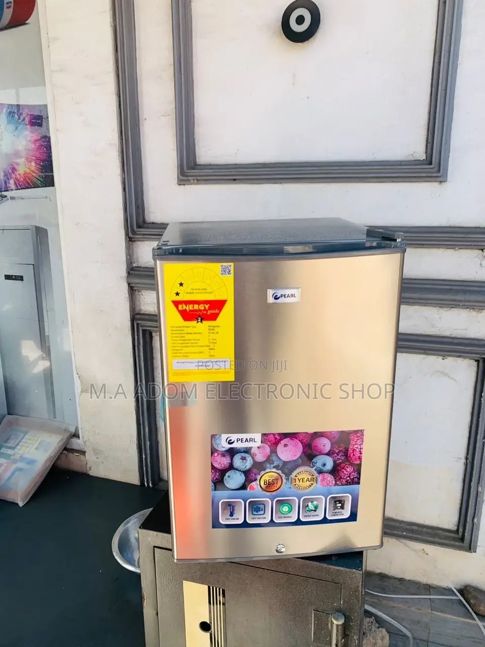 Unique Design Pearl Pf-091-28 72L Bedside Fridge.