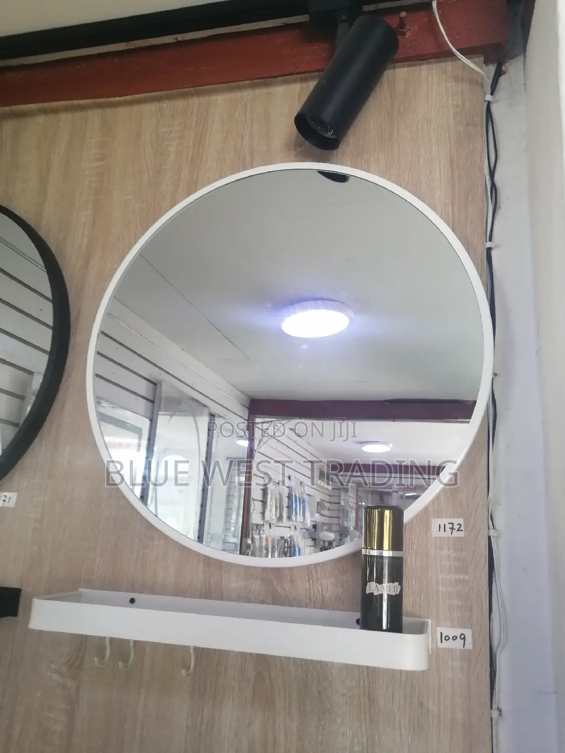 Decorative Round Miror With Shelves (White)