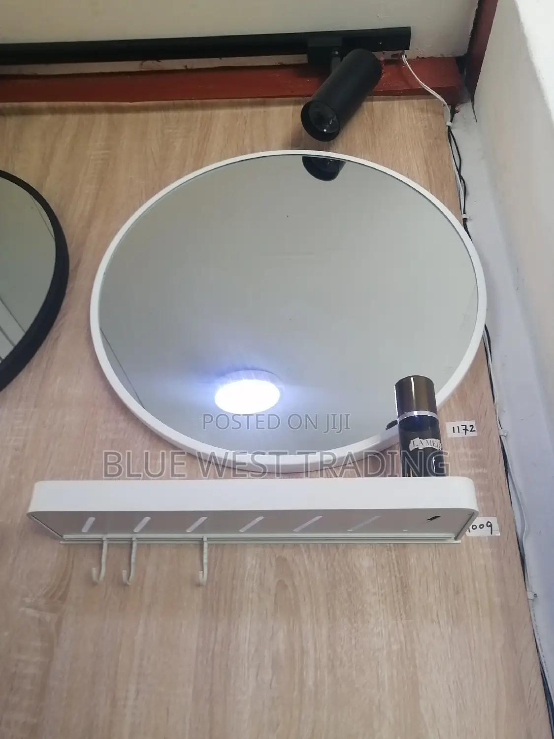 Decorative Round Miror With Shelves (White)