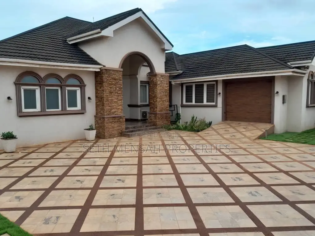 4bdrm House in Nketsia Oyarifa for sale