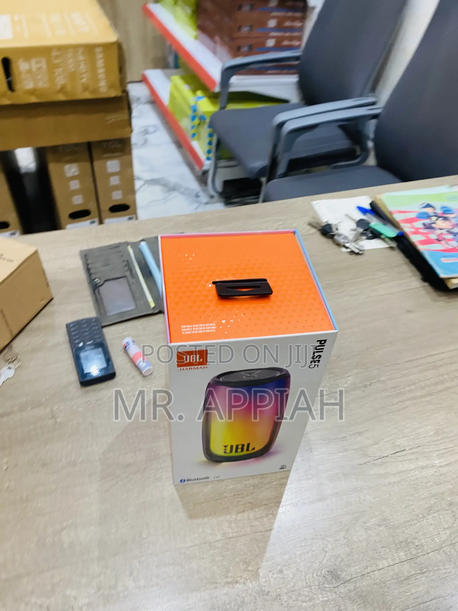 Elegant JBL Pulse 5 Bluetooth Speaker With Light Show.