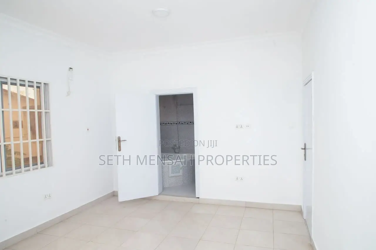 4bdrm House in Skm, Spintex for sale