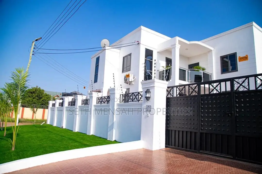 4bdrm House in Skm, Spintex for sale