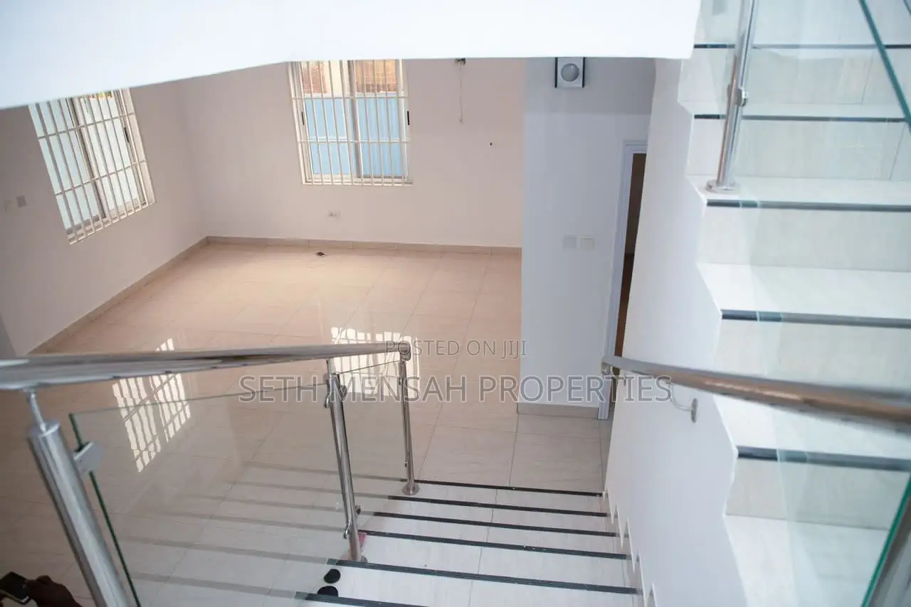 4bdrm House in Skm, Spintex for sale