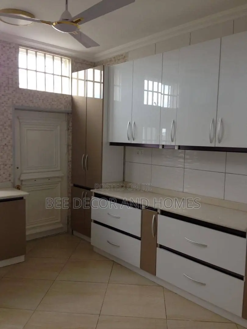 4bdrm House in Bee Decor & Homes, Lake Side Estate for sale